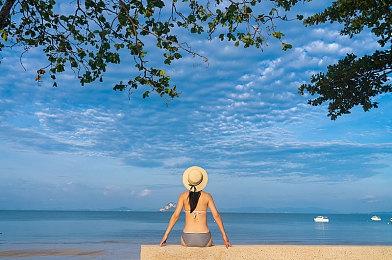 恐怖新作《真夜中》Steam版7月22日发售 性感妹探险